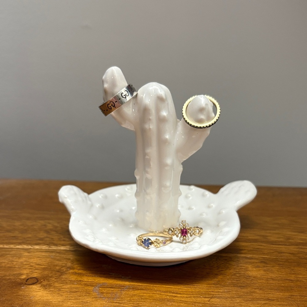 Cacti White Jewelry Holder